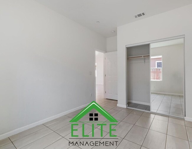 Building Photo - Charming 3-Bedroom, 2-Bath Home in Prime S...