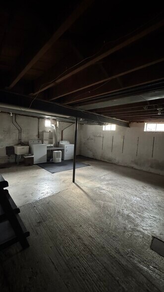Building Photo - 112 Bigelow St