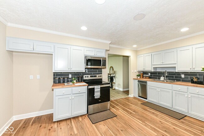 Building Photo - 651 Fabyan Rd