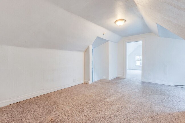 Building Photo - 406 Kingsboro St