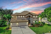 Building Photo - 5-bedroom, 3-bathroom rental home located in the Fox Wood community in Florida