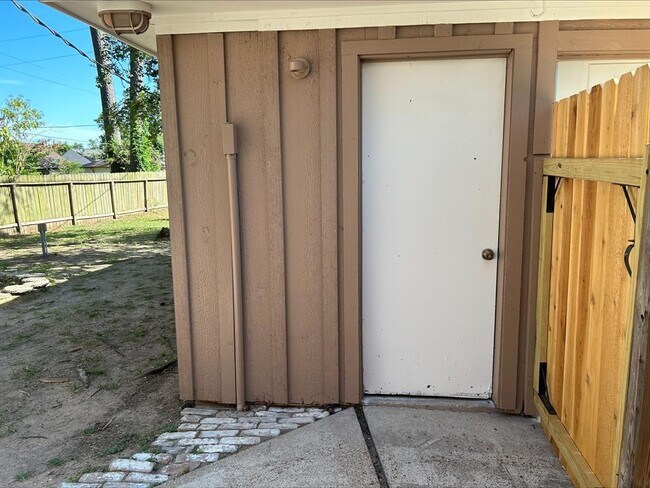 Building Photo - 214 Shenandoah Dr
