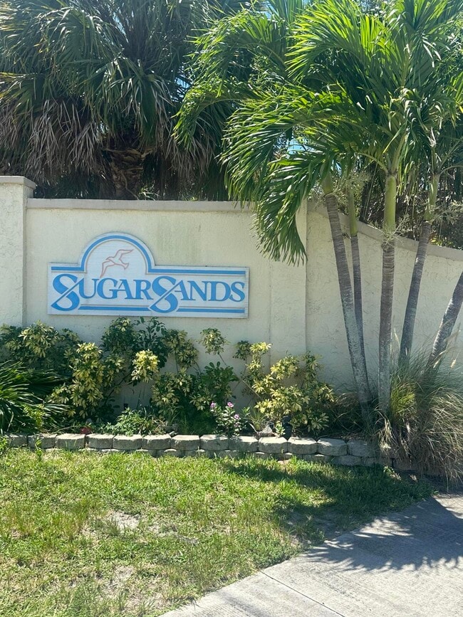 Primary Photo - 7648 SE Sugar Sand Cir