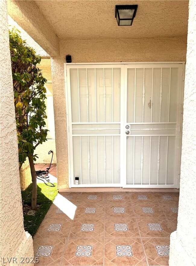 Building Photo - 433 Jubilation Dr