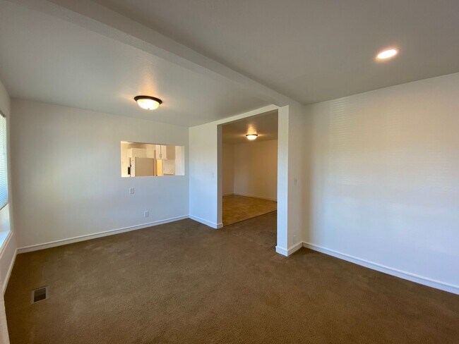 Building Photo - 355irv