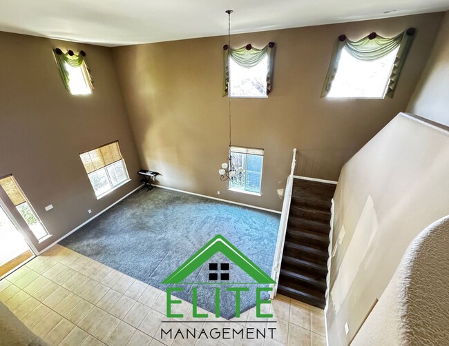 Building Photo - **Charming 4-Bed, 3-Bath Home in Prime Ros...