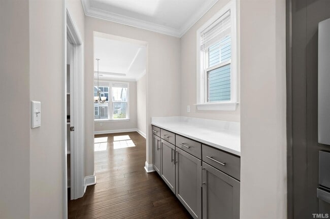 Building Photo - 2917 Early Planting Ave