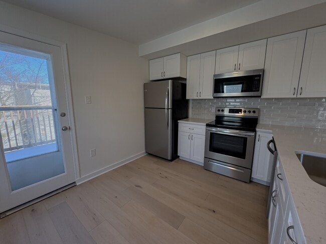 Building Photo - 1919 Mt Vernon St