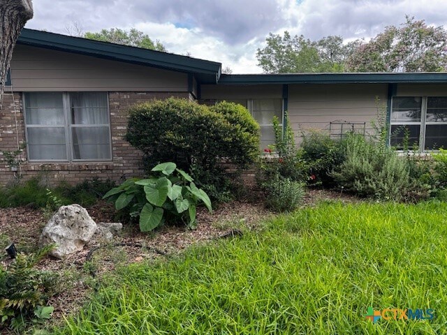 Building Photo - 1422 Mockingbird Ln