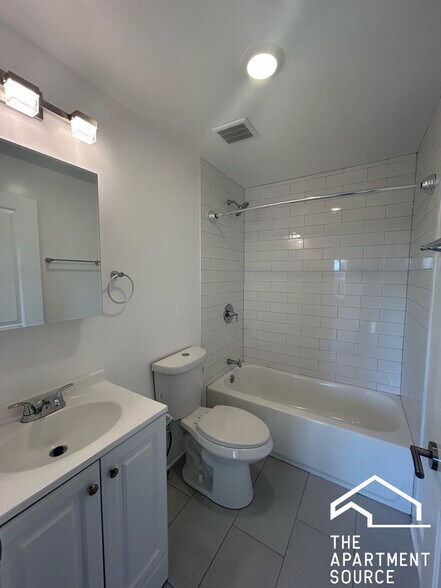 Building Photo - 4411 N Kimball Ave