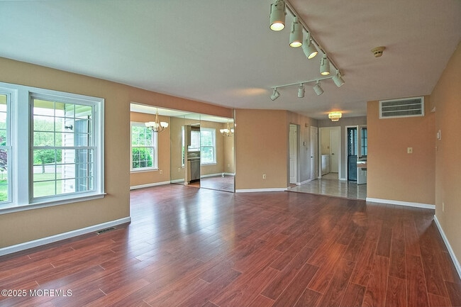 Building Photo - 2A Bristol Ct