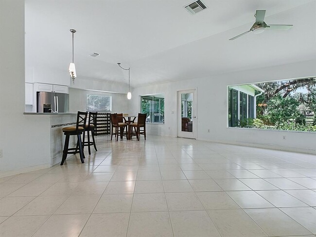 Building Photo - 17037 SE 76th Creekside Cir