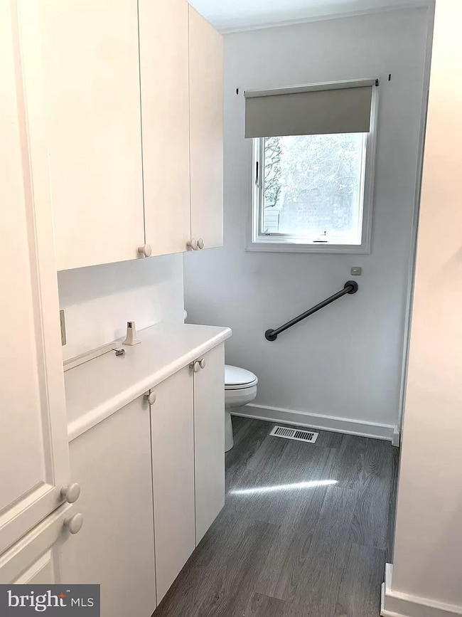 Building Photo - 7007 Edgemont Rd