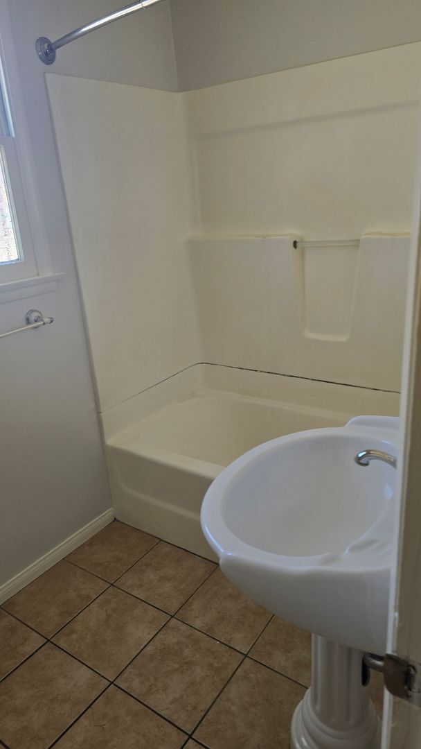 Building Photo - Single Story Home with Large Yard availabl...