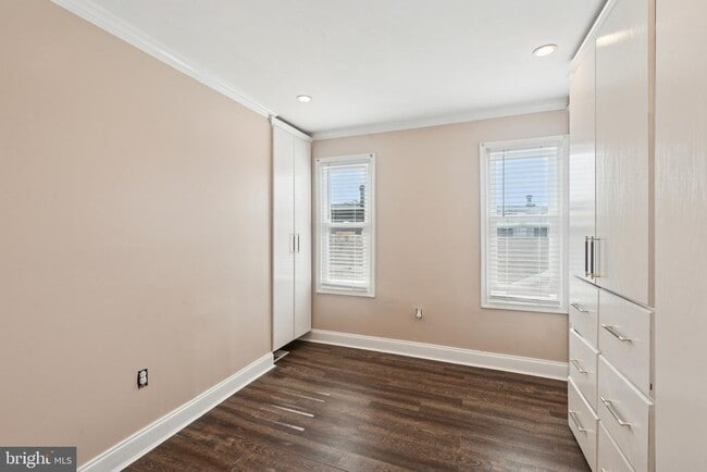 Building Photo - 534 Benner St