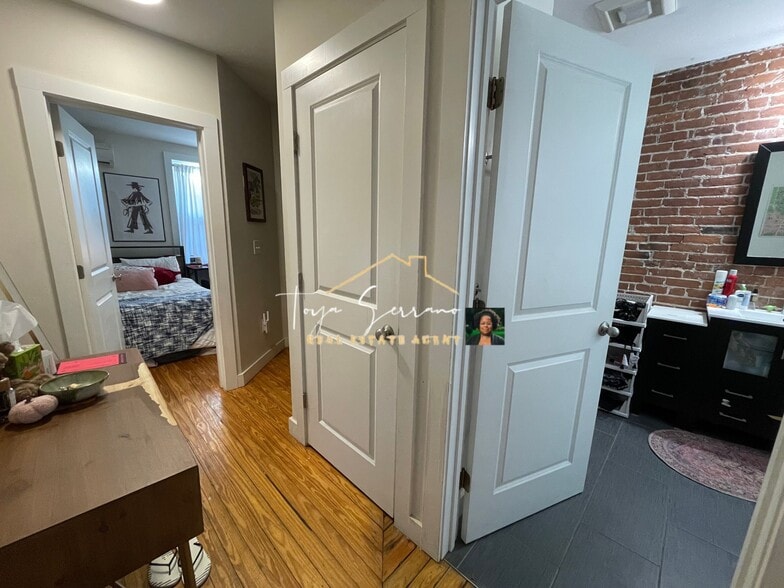 Building Photo - 22 Sussex St