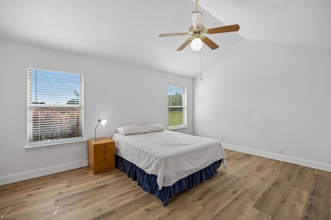 Building Photo - 431 Court Of Pompei