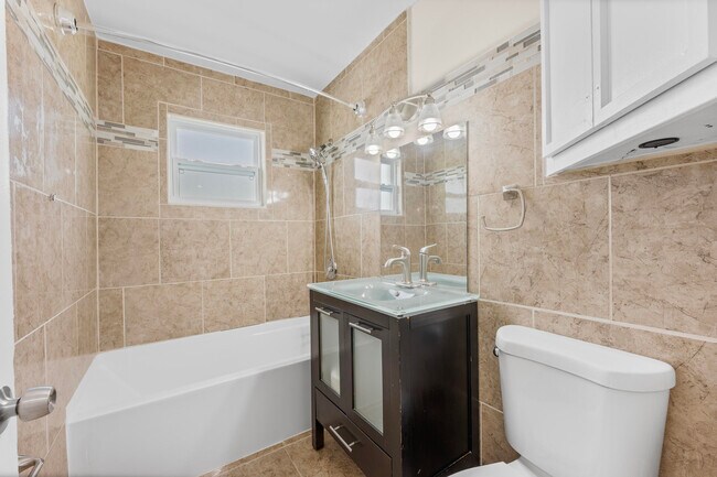 Building Photo - 1400 Binney Dr