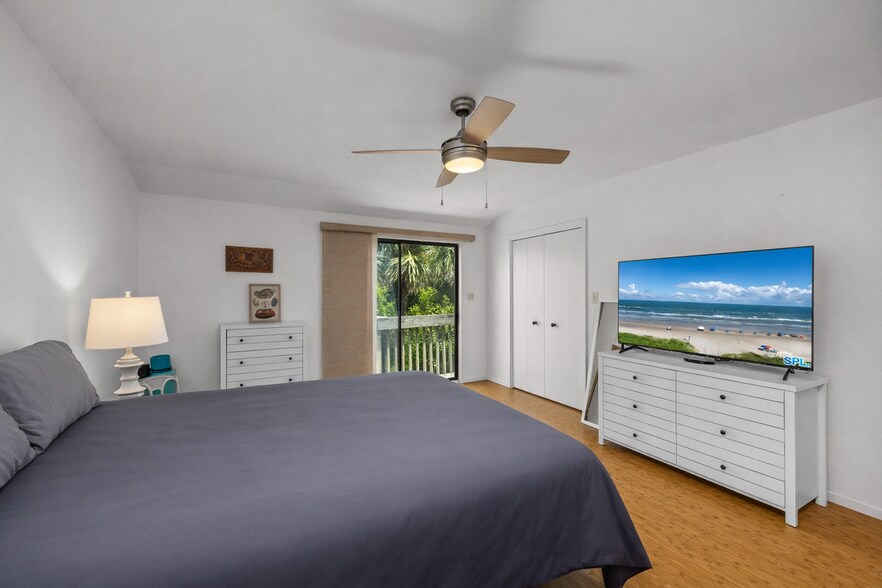 Building Photo - 1118 E Esperanza St