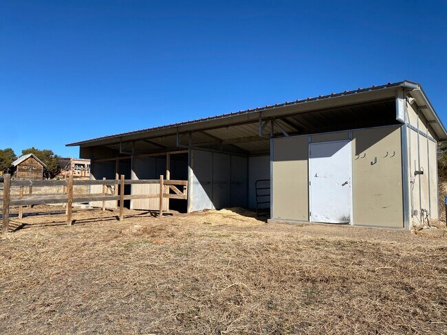 Building Photo - 3 Bedroom, 2 Bathroom Home in Edgewood, NM