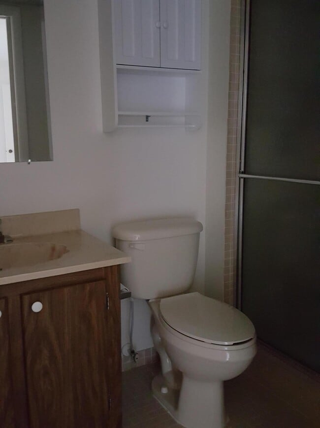 Building Photo - 83 Capri B