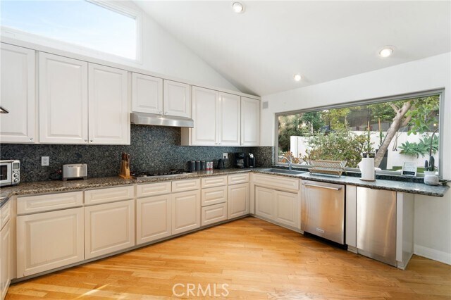 Building Photo - 1447 Kings Rd