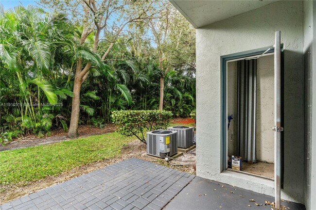 Building Photo - 3717 Sonoma Dr