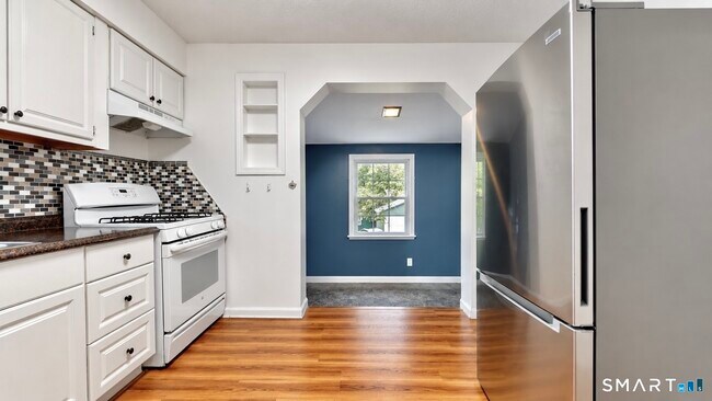 Building Photo - 21 Parmelee Ave