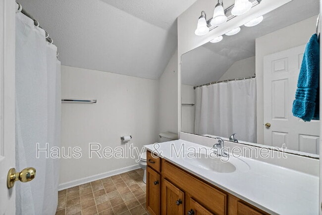 Building Photo - 674 Superior Ln