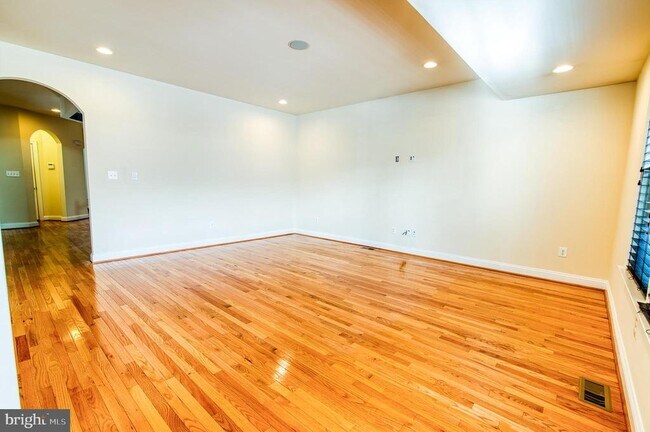 Building Photo - 315 Quarry Point Rd