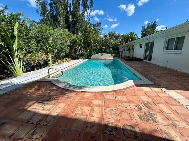 Building Photo - 115 Rio De Paz