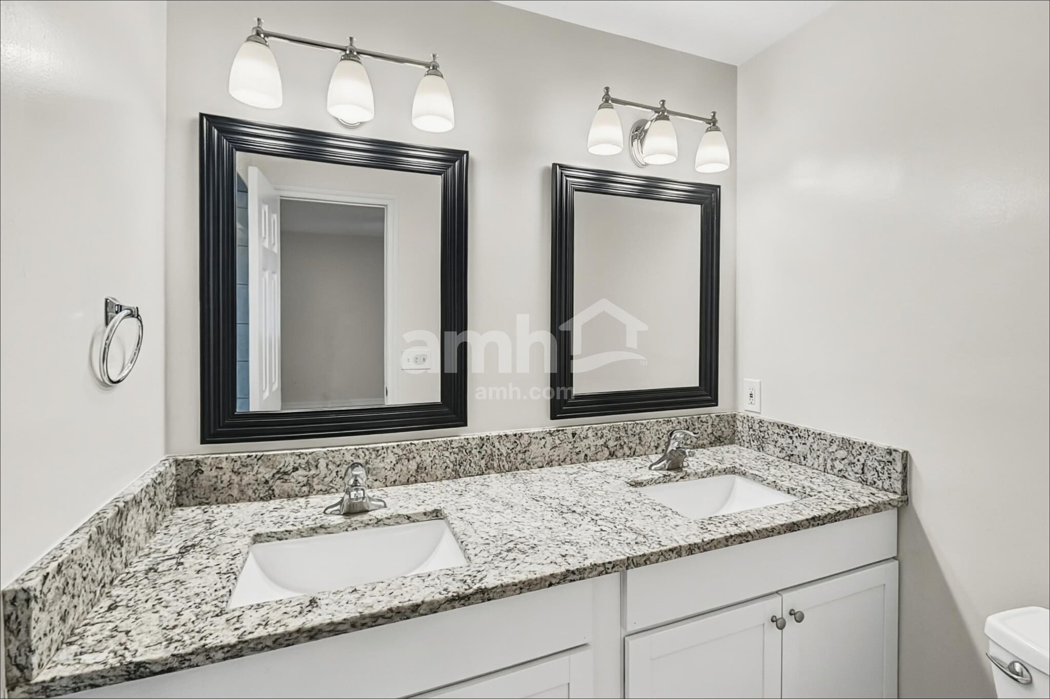 Building Photo - 1694 Ashwood Cir