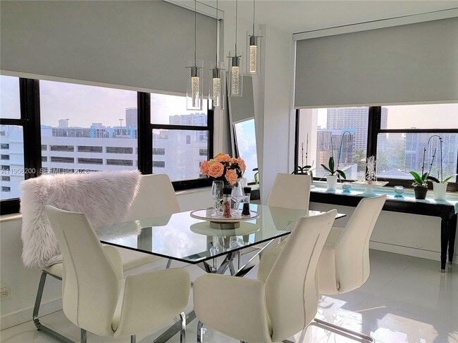 Building Photo - 3505 S Ocean Dr