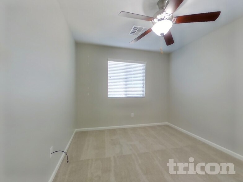 Building Photo - 12546 W Hummingbird Terrace