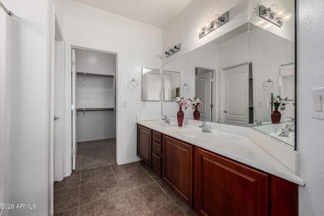 Building Photo - 2854 S Peel Dr