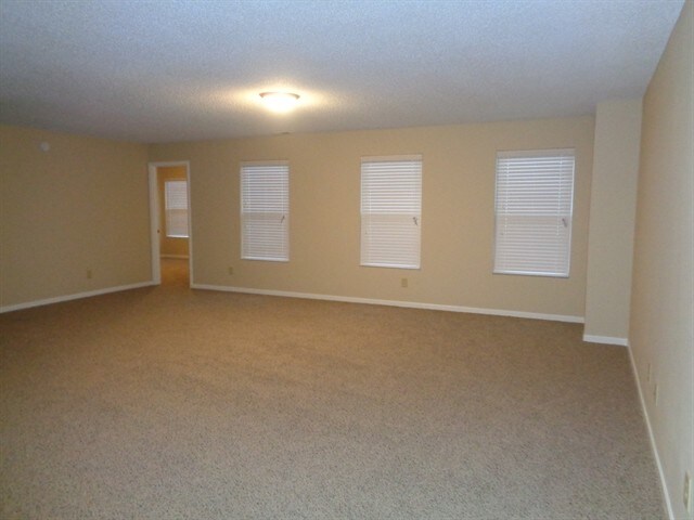 Building Photo - 626 Hickory Pine Dr