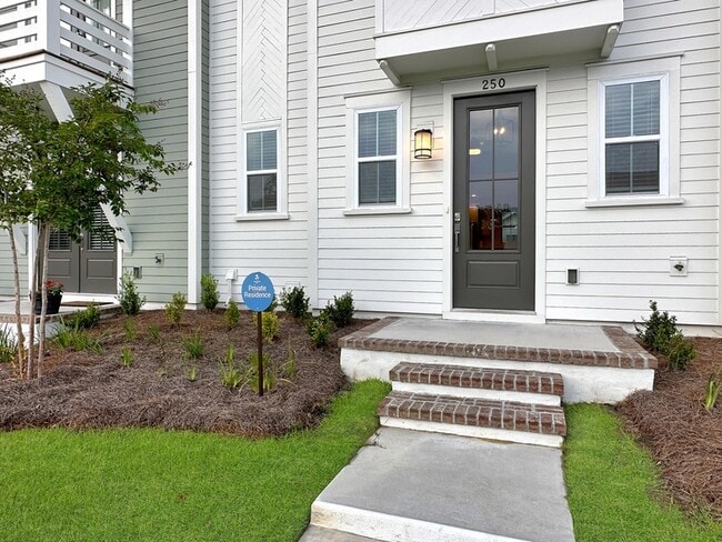 Building Photo - 250 Symphony Ave