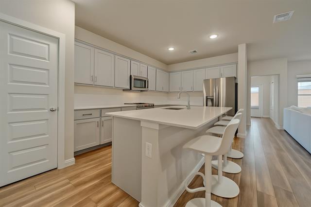 Building Photo - 2317 Spring Side Dr