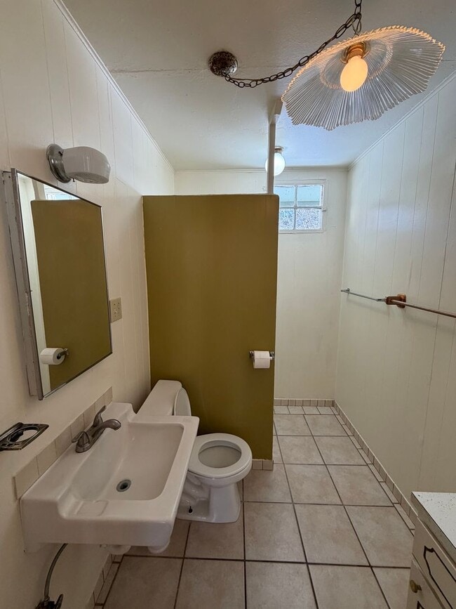 Building Photo - Hard to find 1 bdrm, 1 bath house close to OIT and Sky Lakes Medical Ctr