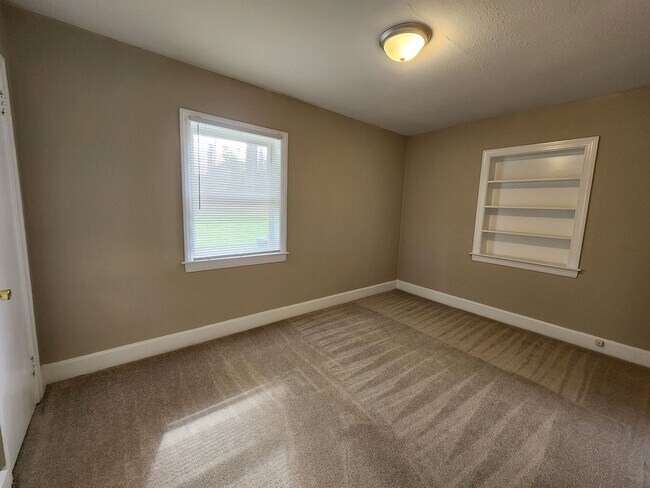 Building Photo - 2 Bedroom, 1 Bath Home in Oakhurst