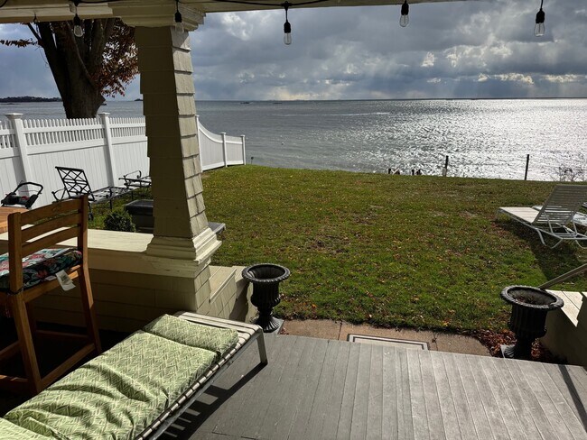 Building Photo - 3 Crescent Bluff Ave