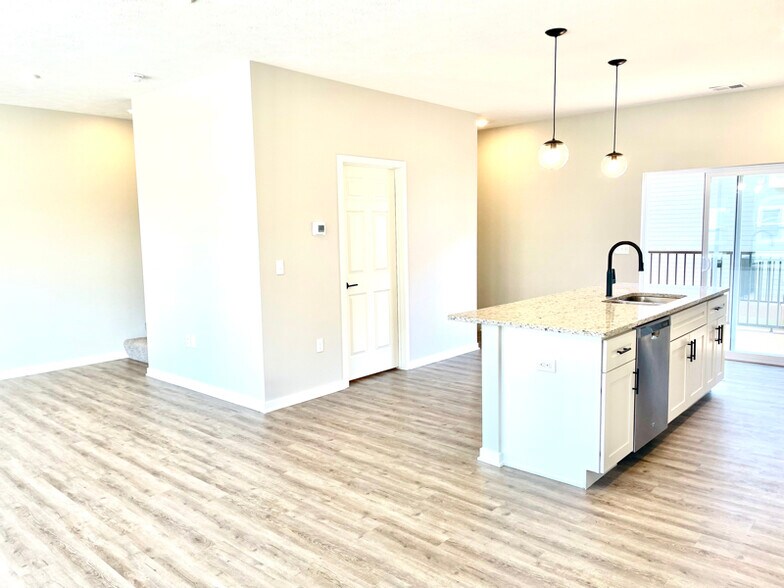 Building Photo - 20877 South Ct