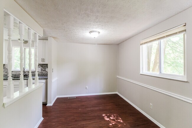 Building Photo - 2130 Scarbrough Dr