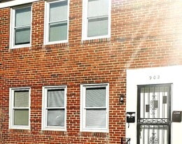 Building Photo - 902 Saint Dunstans Rd