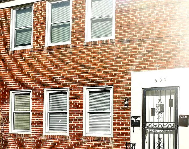 Building Photo - 902 Saint Dunstans Rd