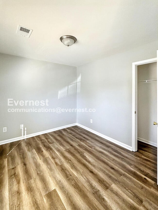 Building Photo - 4 Bed/2 Bath Home with Off-Street Parking / Pet-Friendly / Vouchers Accepted / Coming Soon!