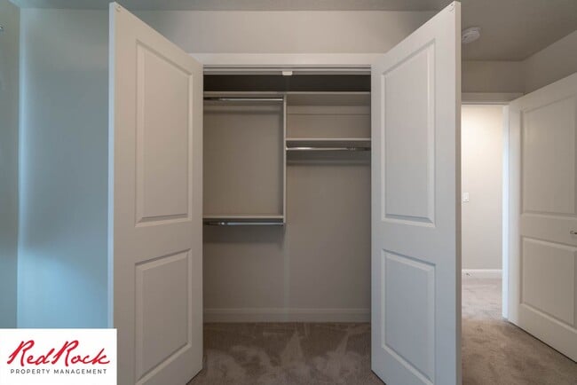 Building Photo - Vaulted ceiling home with Master bedroom O...