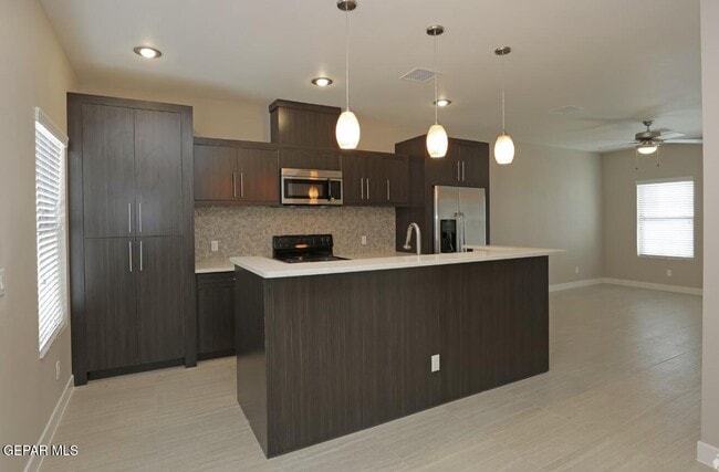 Building Photo - 410 Thorn Ave