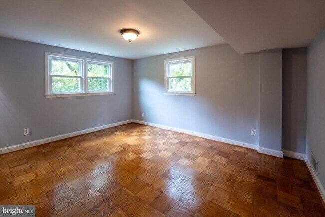 Building Photo - 6438 Woodville Dr