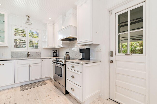 Building Photo - 210 Monceaux Rd